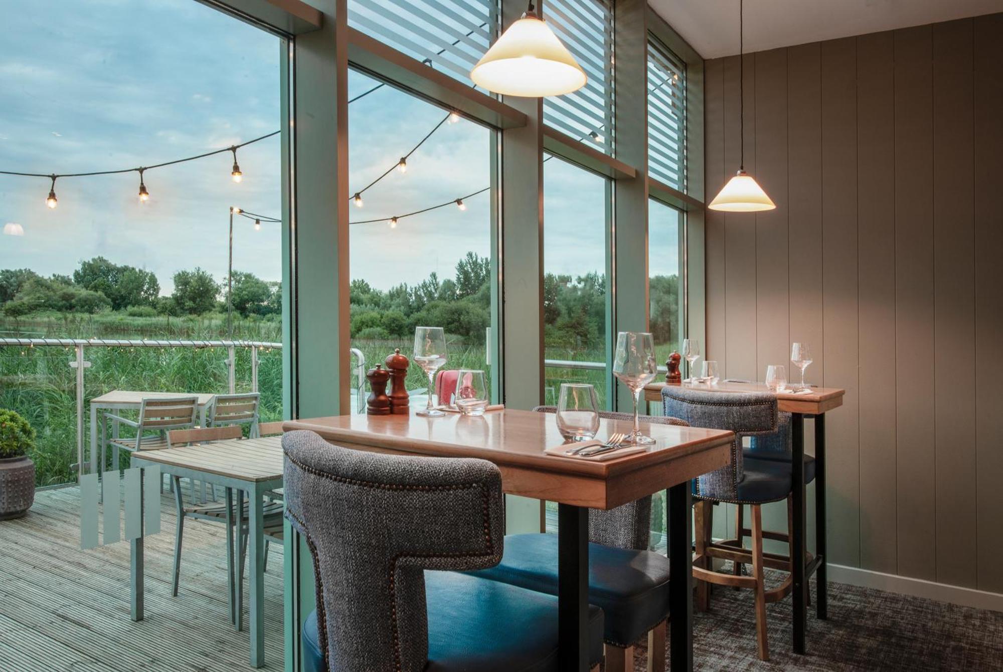 De Vere Cotswold Water Park Apartments Cirencester Exterior foto