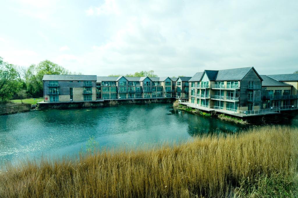 De Vere Cotswold Water Park Apartments Cirencester Exterior foto